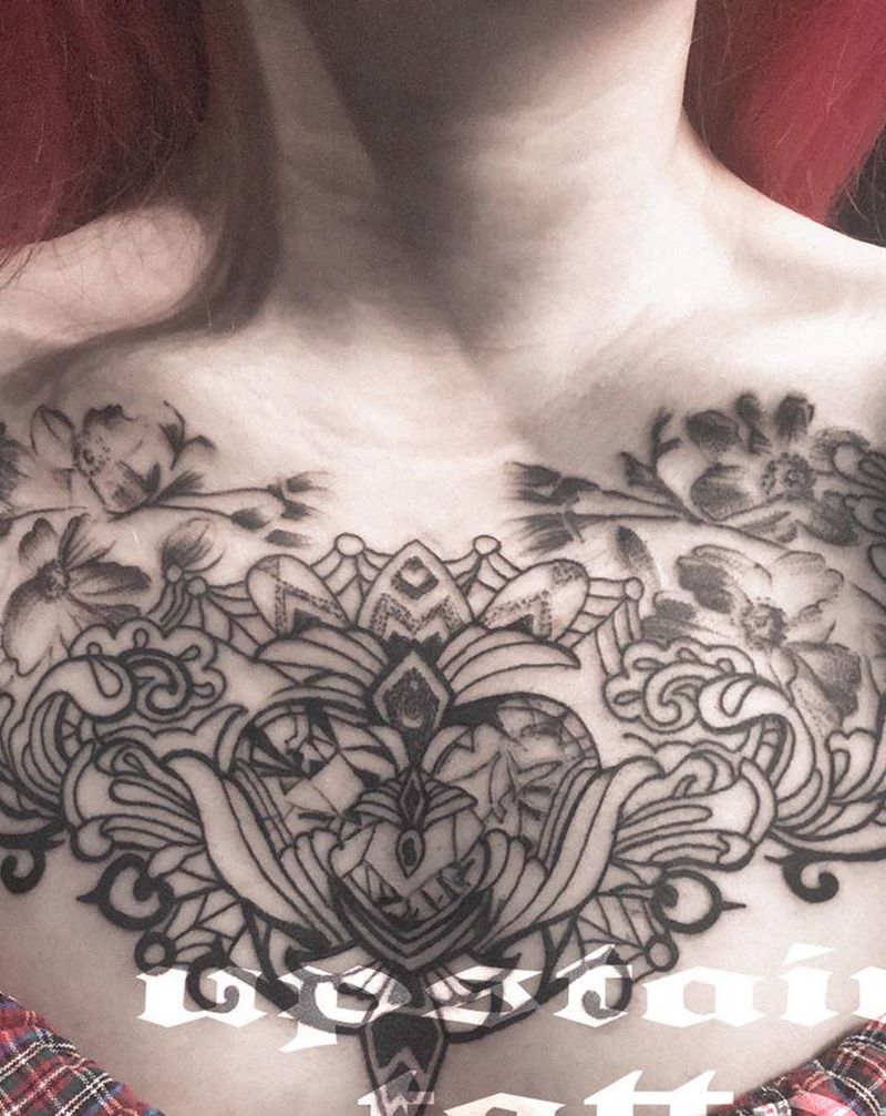 花胸纹身图片_胸部纹身图案