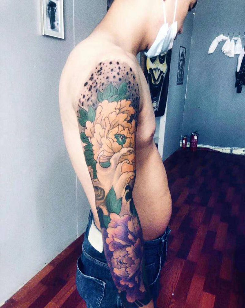 花臂牡丹纹身图片_手臂手部老传统新传统纹身图案