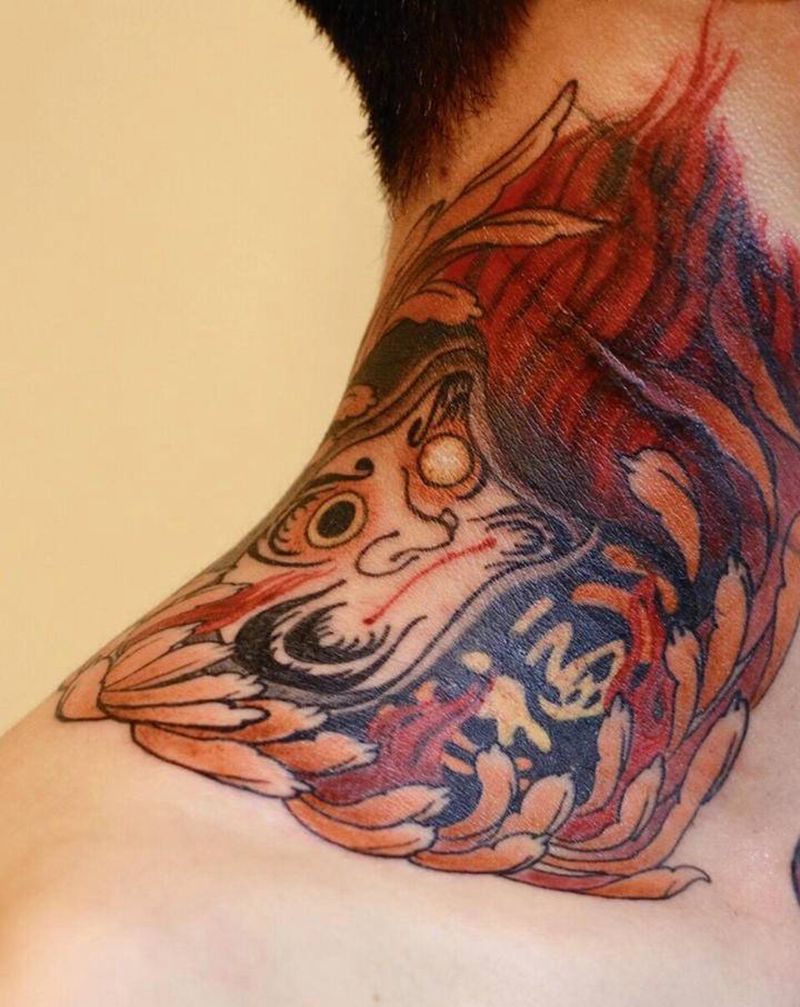 达摩菊花纹身图片_颈部纹身图案