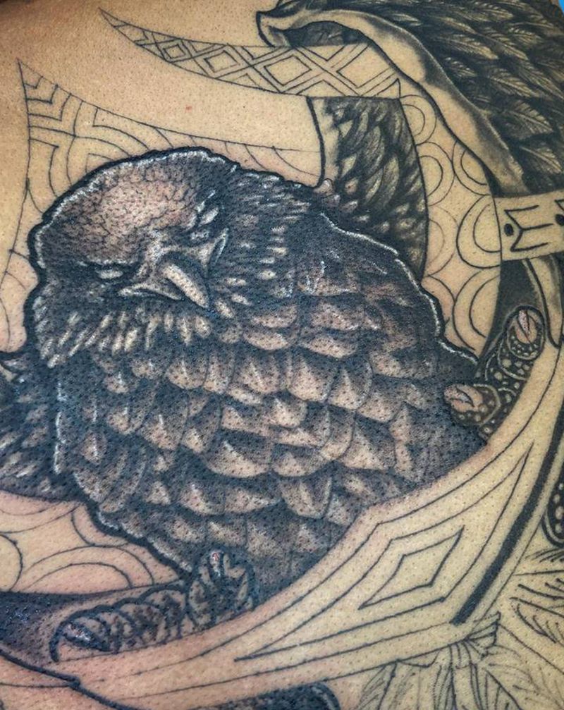 《黃室紋身》 #鷹  #待續纹身图片_背部纹身图案