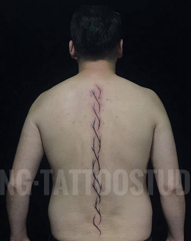 荆棘条纹身图片_背部几何图腾纹身图案