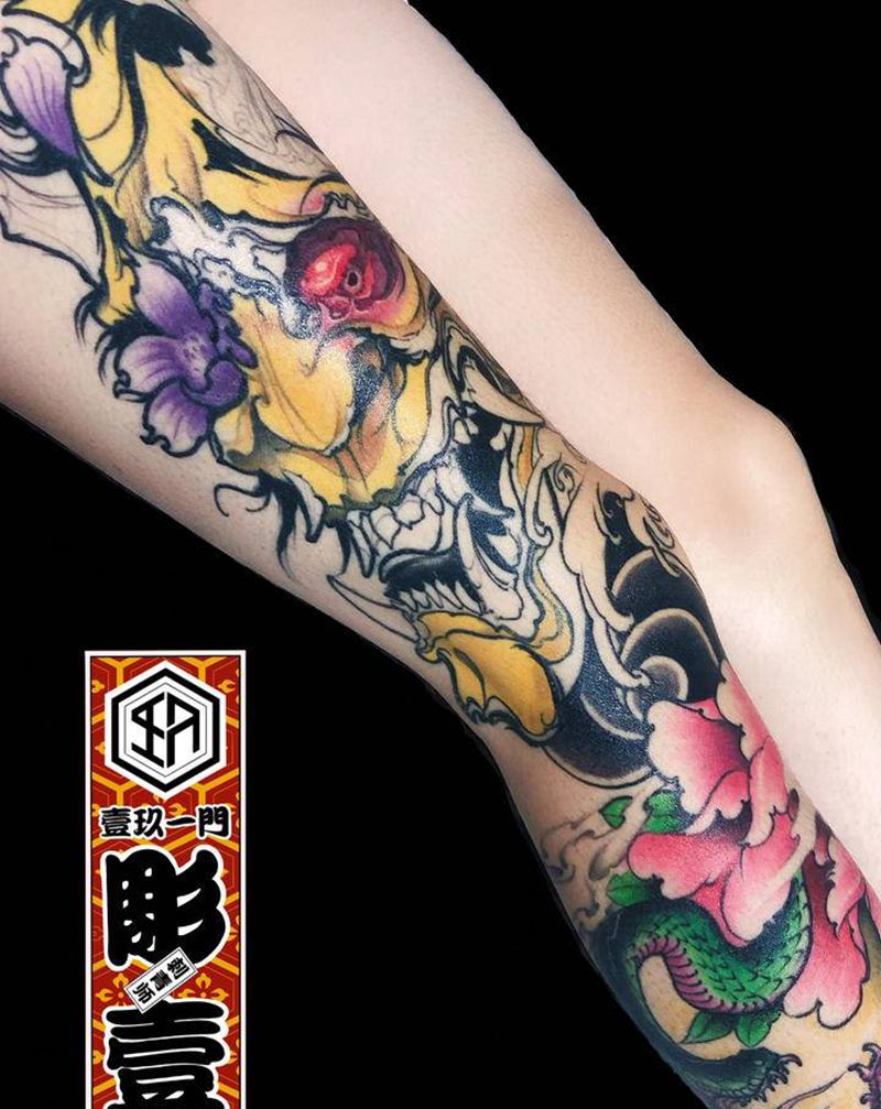 花腿纹身图片_腿部新传统New School般若蛇牡丹花纹身图案