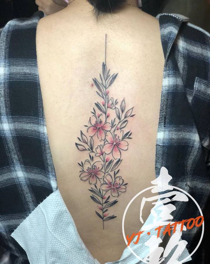 素花纹身图片_背部点刺水墨素花纹身图案