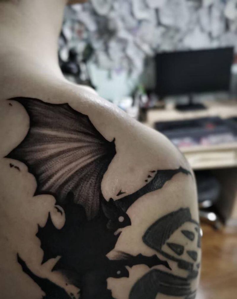 蝙蝠纹身图片_肩部手臂纹身图案