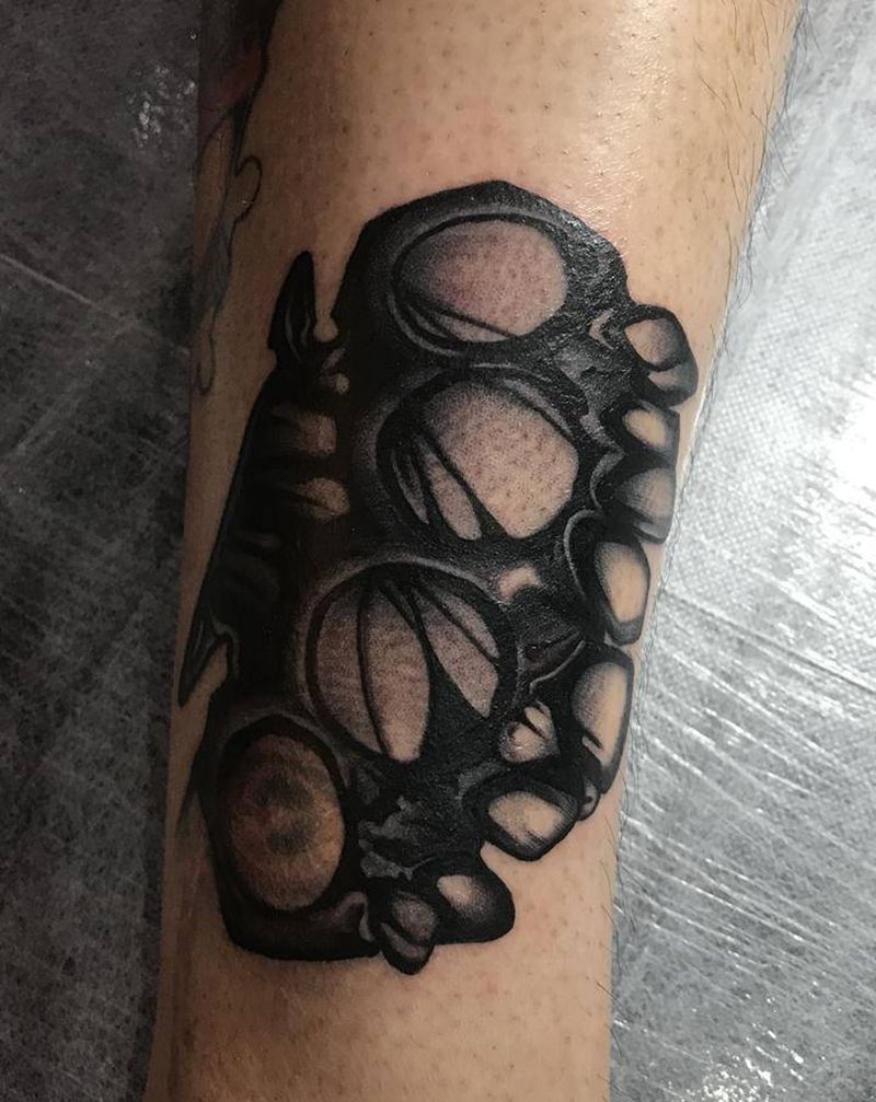 指虎纹身图片_腿部Old School纹身图案