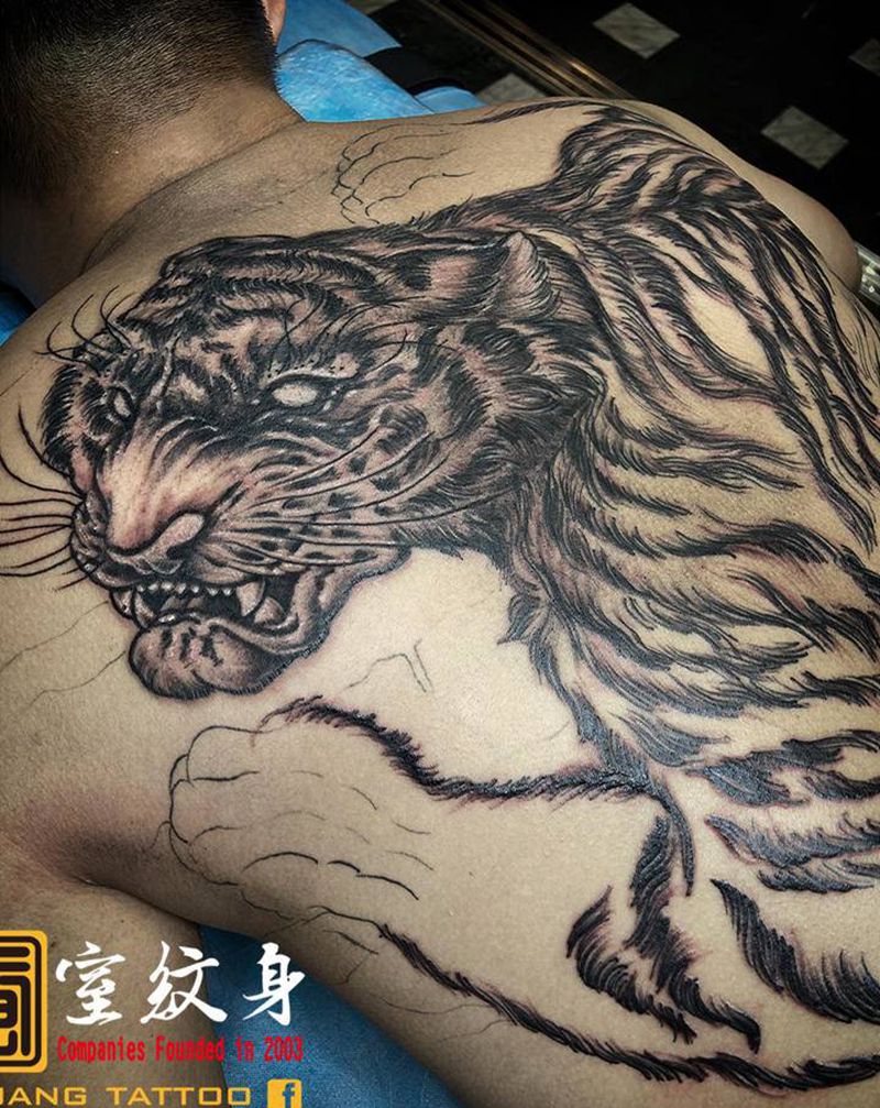 《黃室紋身》原皇室精雕紋身纹身图片_背部纹身图案