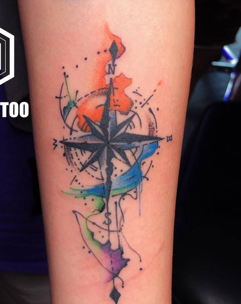 指南针纹身图片_手臂水墨水彩指南针纹身图案