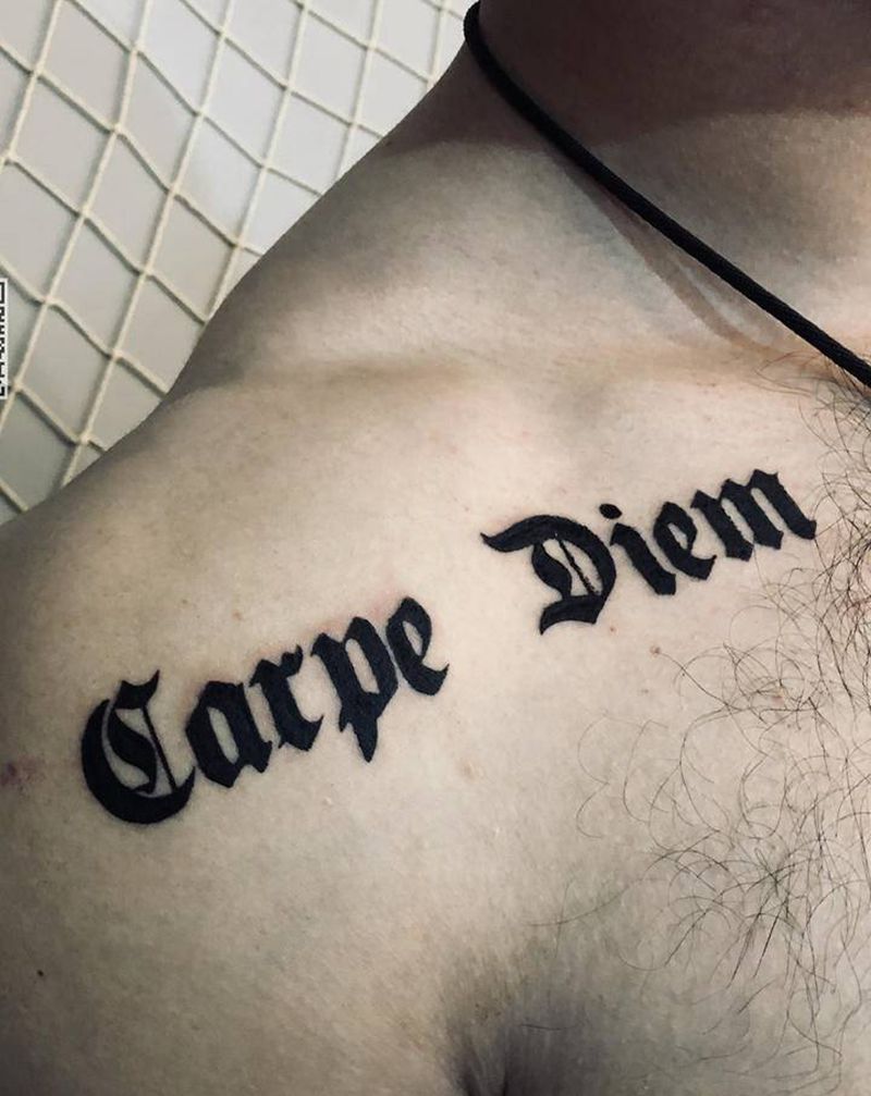 “及时行乐”纹身图片_背部纹身图案