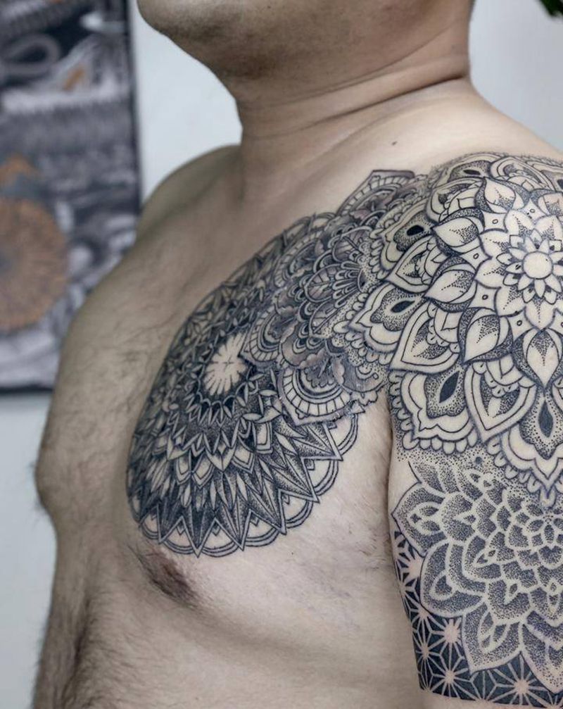 繁花半甲纹身图片_胸部肩部图腾曼陀罗繁花几何图形纹身图案