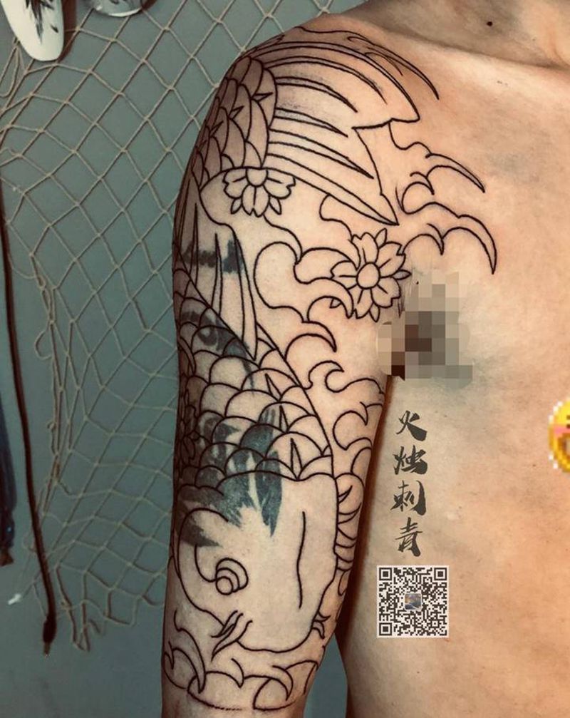 “鲤鱼遮盖”纹身图片_手臂老传统纹身图案