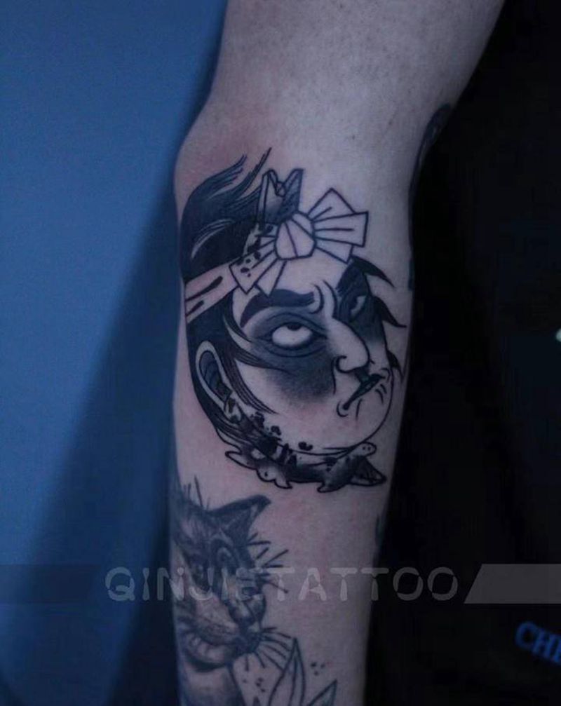 生首纹身图片_手臂老传统纹身图案