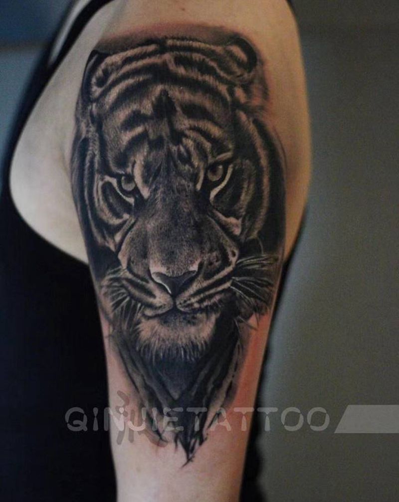 老虎纹身图片_手臂欧美写实纹身图案