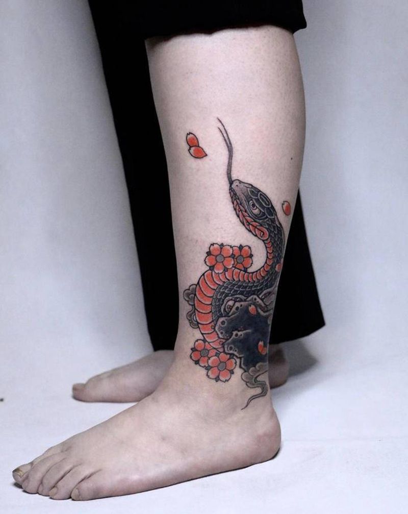 遮盖蛇纹身图片_腿部老传统蛇纹身图案