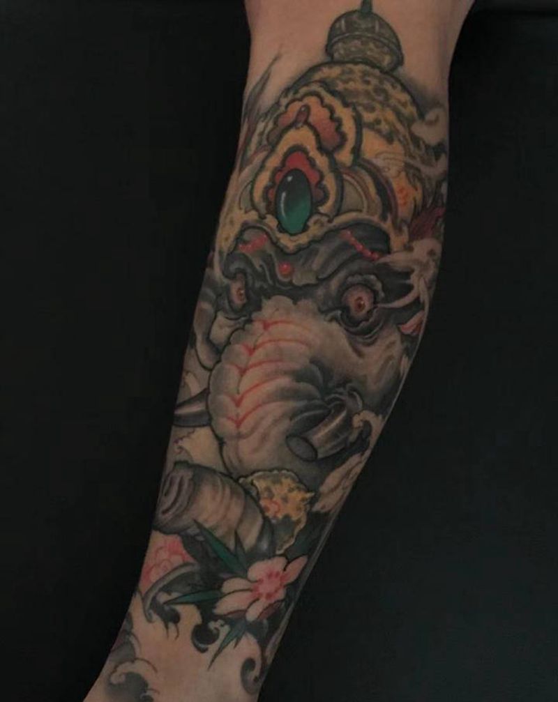 象神纹身图片_腿部新传统纹身图案