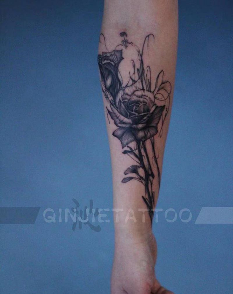 素花纹身图片_手臂点刺纹身图案