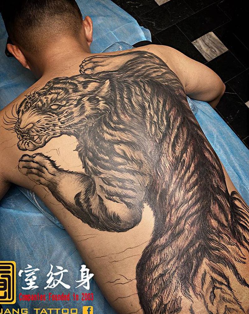 《黃室紋身》原皇室精雕紋身纹身图片_背部纹身图案