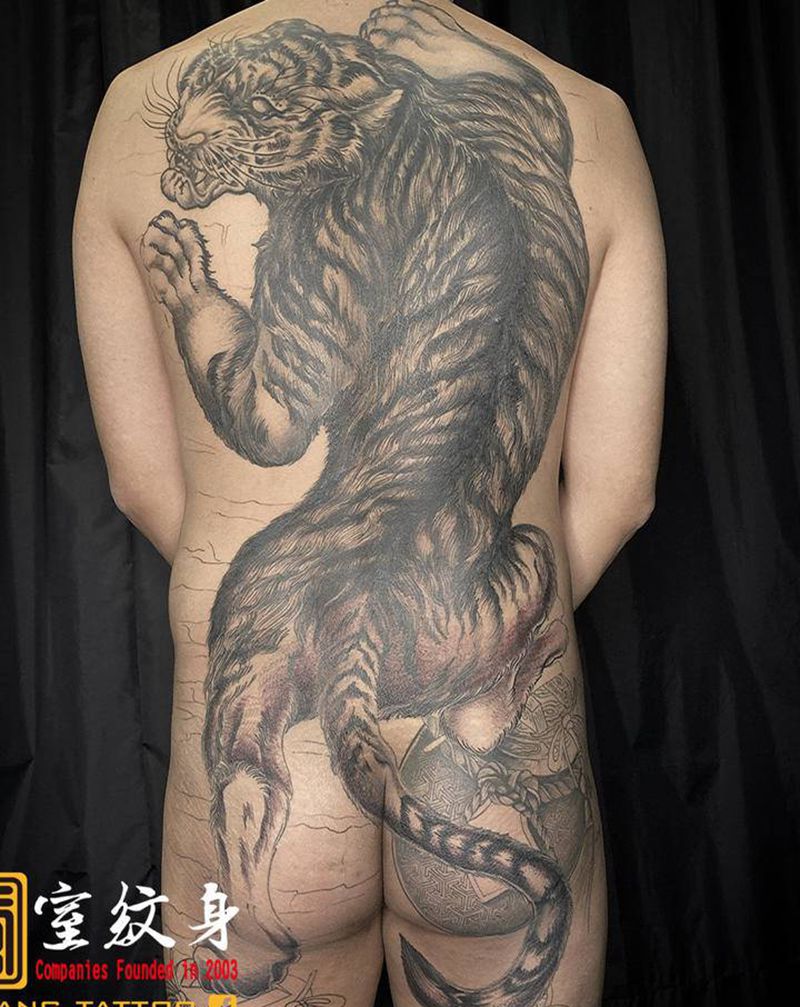 《黃室紋身》原皇室精雕紋身纹身图片_背部纹身图案