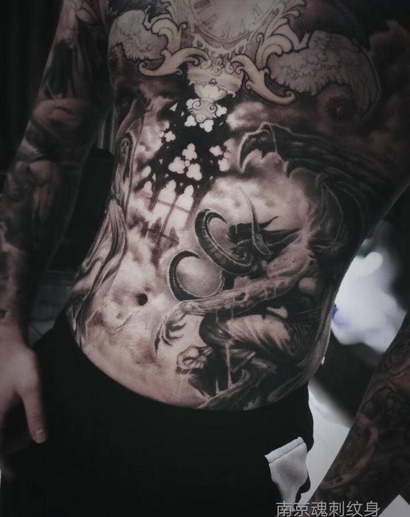 几年前的 恶魔猎手纹身图片_腹部欧美写实纹身图案