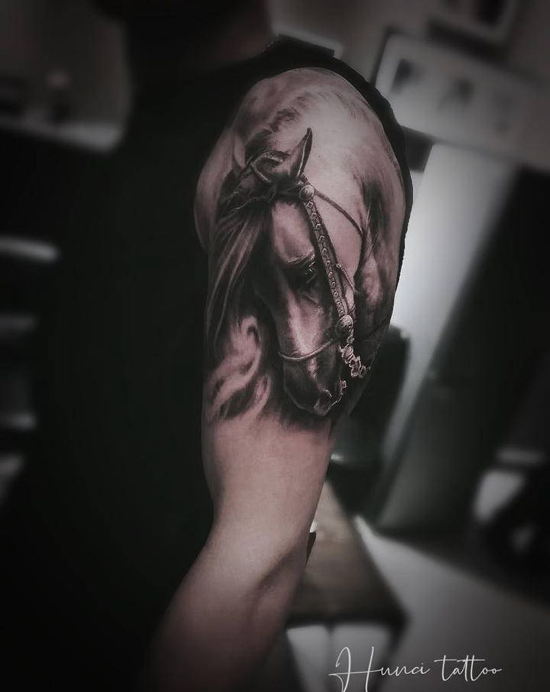 骏马和天使纹身图片_手臂欧美写实纹身图案