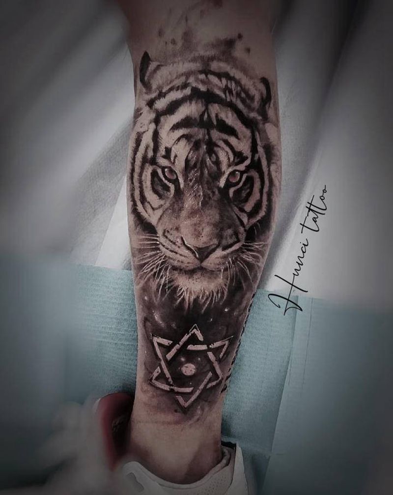 小腿老虎纹身图片_腿部欧美写实纹身图案