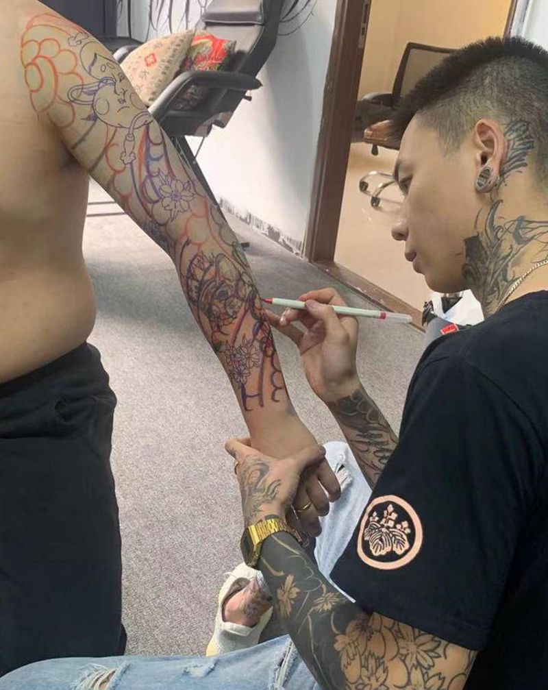 老传统花臂纹身图片_手臂老传统纹身图案