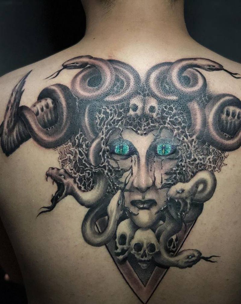 近期小作纹身图片_肩部欧美写实纹身图案