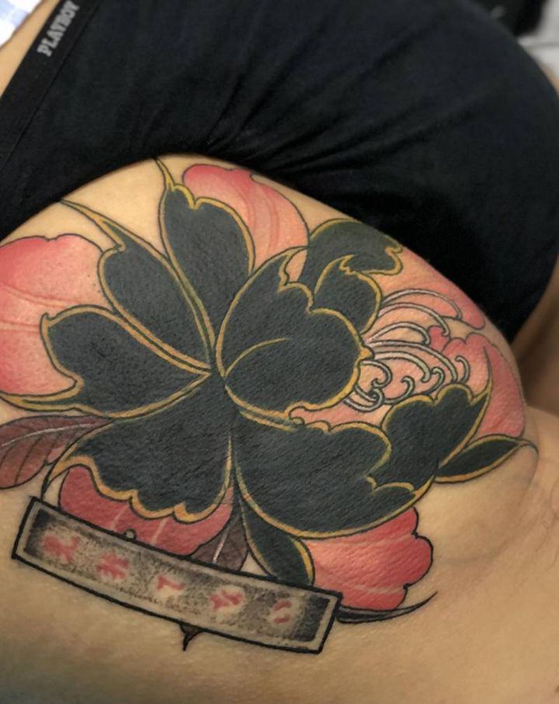 牡丹纹身图片_臀部纹身图案